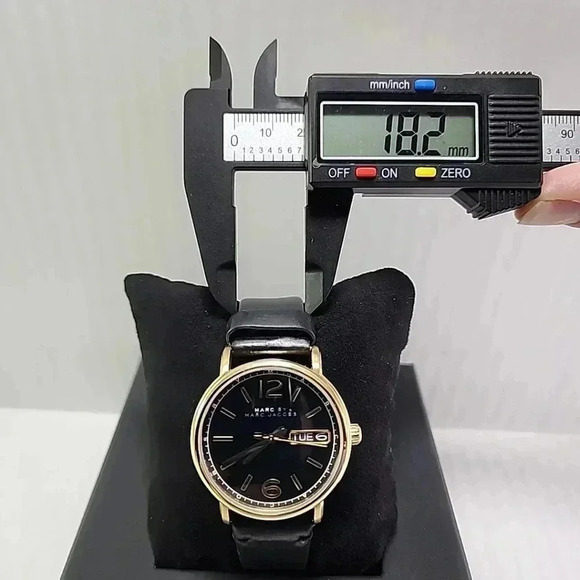 Womens Marc by Marc Jacobs MBM8651 Fergus Day Date 38MM Gold Watch New Battery - Picture 6 of 16